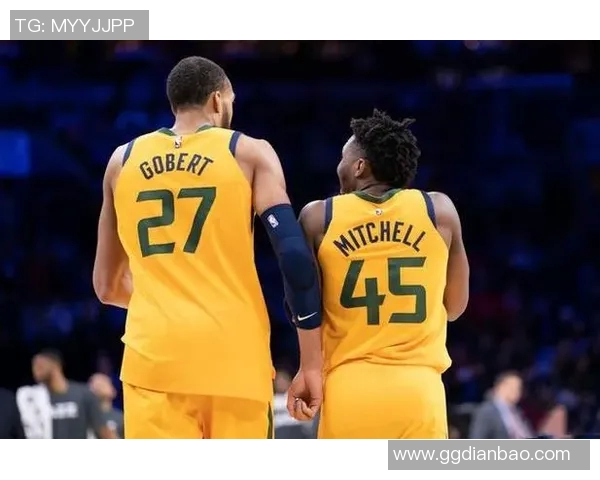 戈贝尔宣布续约爵士，球迷欢欣鼓舞：一颗明星永不落幕
