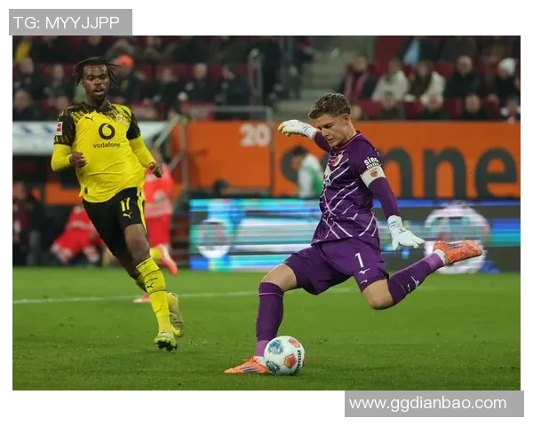 汉堡遭遇奥格斯堡惨败,德甲降级风险上升 汉堡遭遇奥格斯堡惨败,德甲降级风险上升