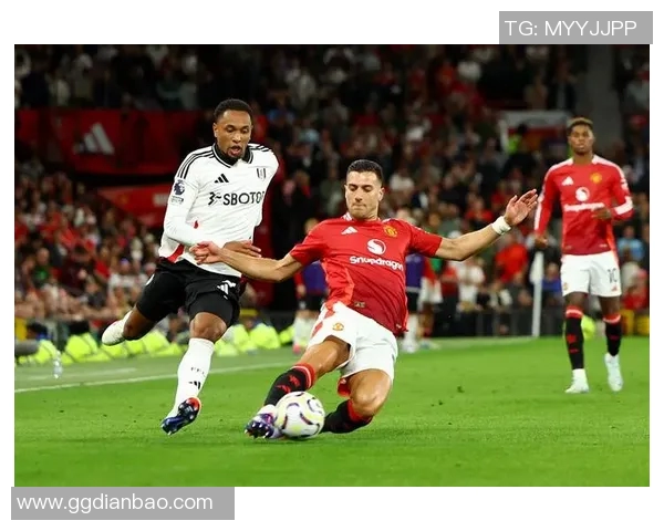 曼联vs利物浦，英超巅峰之战即将上演，谁将笑到最后？