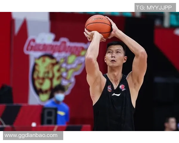 易建联正式宣布加盟CBA广东队，引发球迷热议