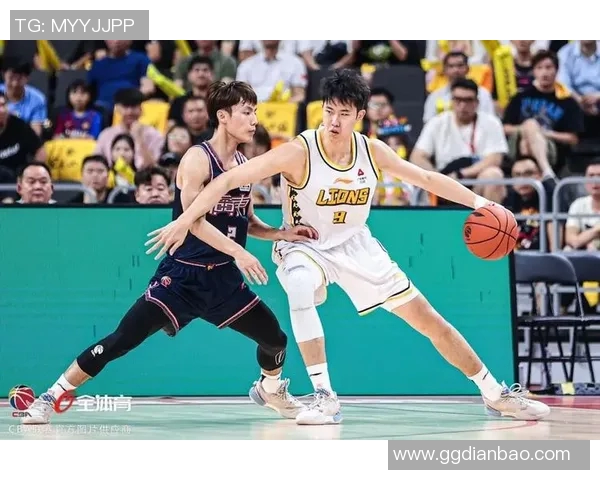 浙江东阳光队主教练因身体原因暂时离队，球迷期待重返赛场