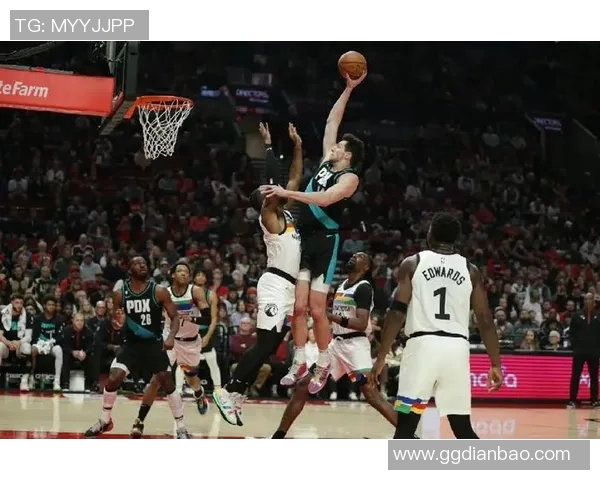 森林狼英勇逆转开拓者以128比115获胜，展现顽强拼搏精神